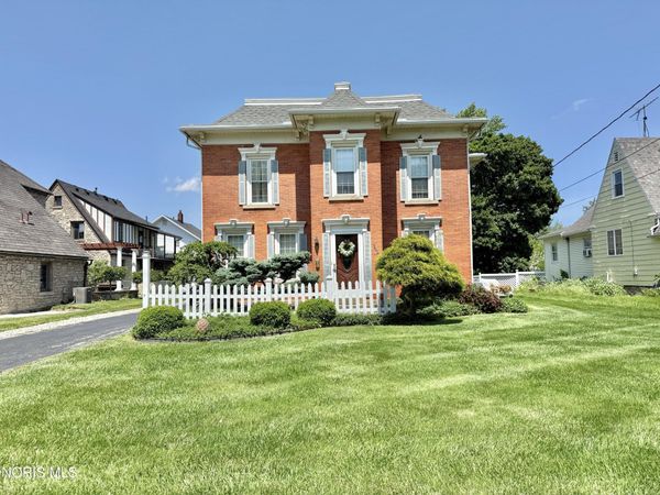 244 E Water Street , Oak Harbor, OH 43449