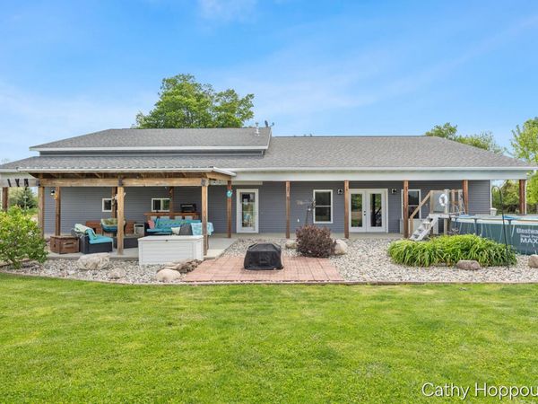 6521 Clinton Trail, Clarksville, MI 48815