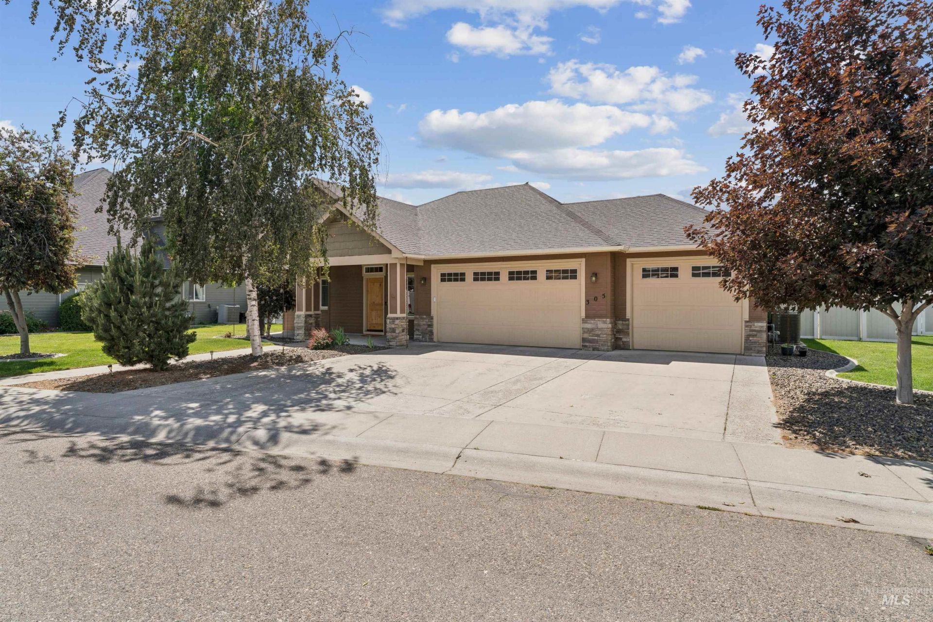 305 Crimson Cir E, Fruitland, ID 83619 Main Photo