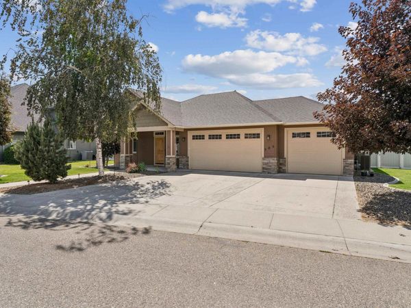 305 Crimson Cir E, Fruitland, ID 83619