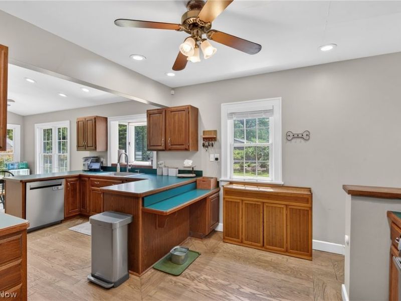8465 Usher Road, Olmsted Falls, OH 44138 Photo 10
