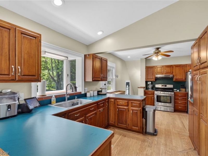 8465 Usher Road, Olmsted Falls, OH 44138 Photo 13