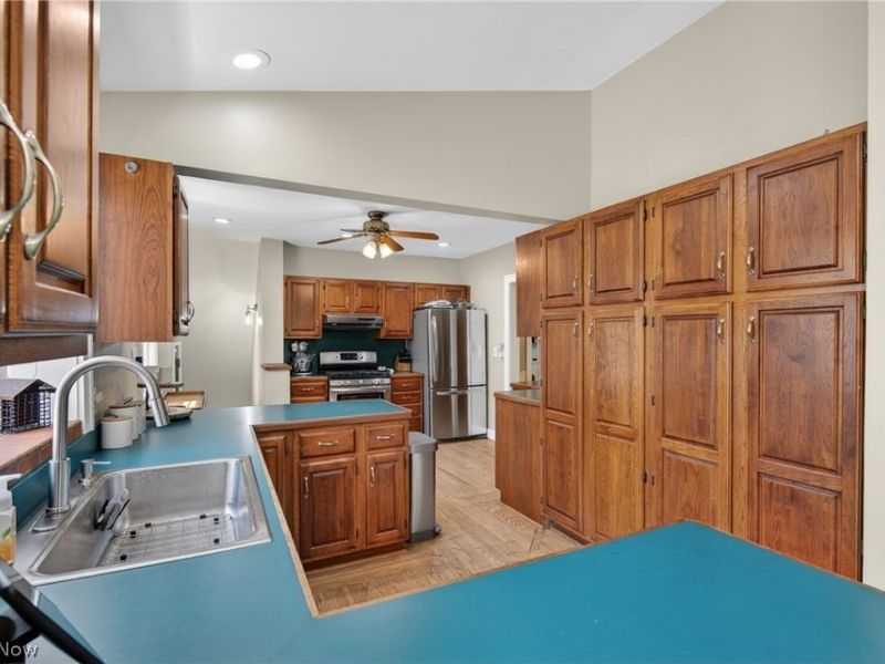 8465 Usher Road, Olmsted Falls, OH 44138 Photo 14