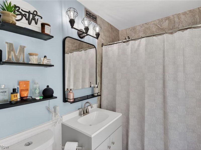 8465 Usher Road, Olmsted Falls, OH 44138 Photo 24