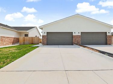 9269 E Fox Pointe, Bel Aire, KS 67226