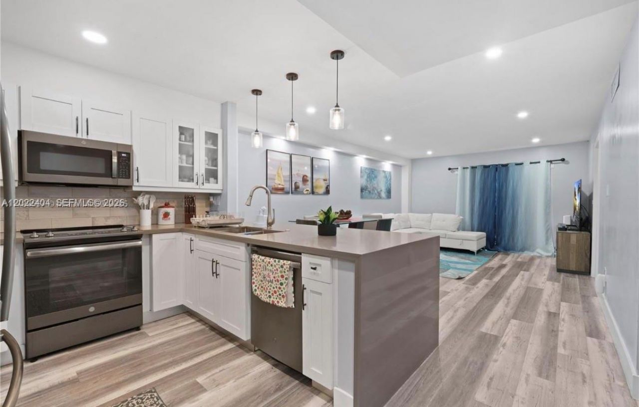 6125 W 20th Ave, Unit 302, Hialeah, FL 33012 Photo