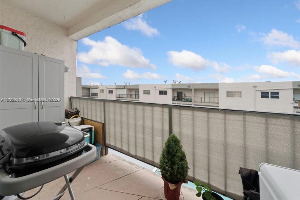 6125 W 20th Ave, Unit 302, Hialeah, FL 33012 Photo