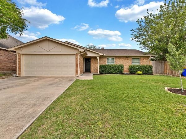 6553 Blue Grass Drive , Watauga, TX 76148