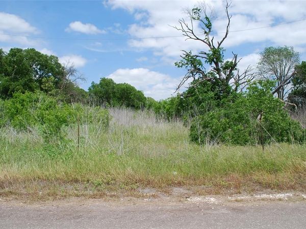 129 LCR 300, Mart, TX 76664
