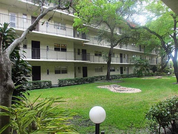 3360 Spanish Moss Terrace, Unit 313, Lauderhill, FL 33319