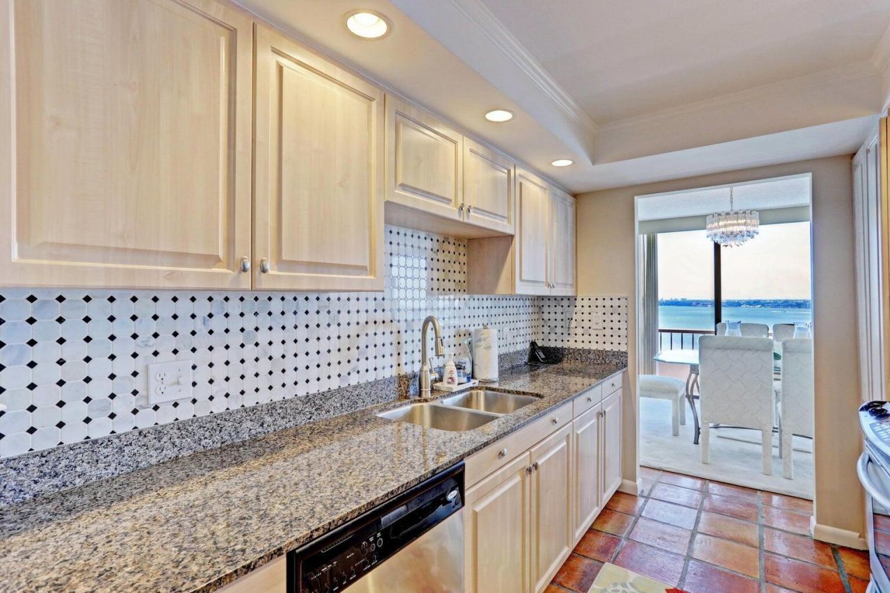 5510 N Ocean Drive, Unit 17d, Singer Island, FL 33404 Photo