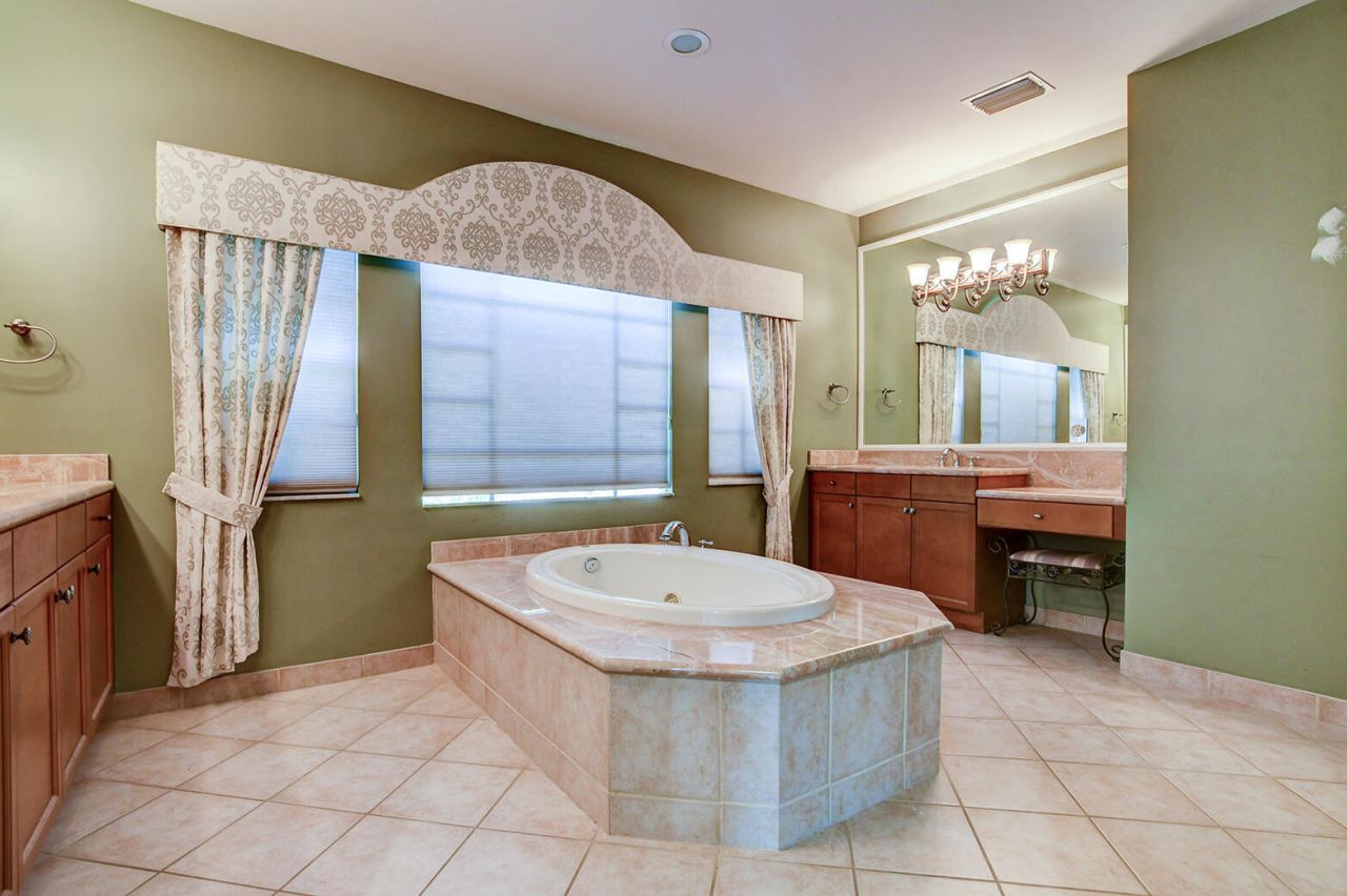 670 Edgebrook Lane, West Palm Beach, FL 33411 Photo