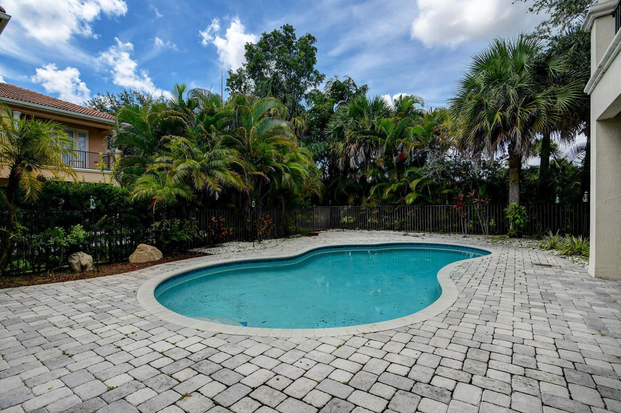670 Edgebrook Lane, West Palm Beach, FL 33411 Photo