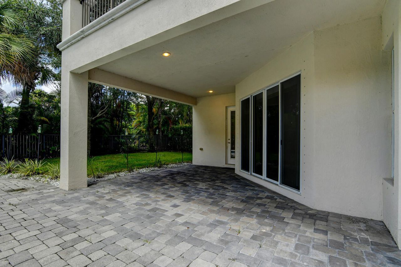 670 Edgebrook Lane, West Palm Beach, FL 33411 Photo