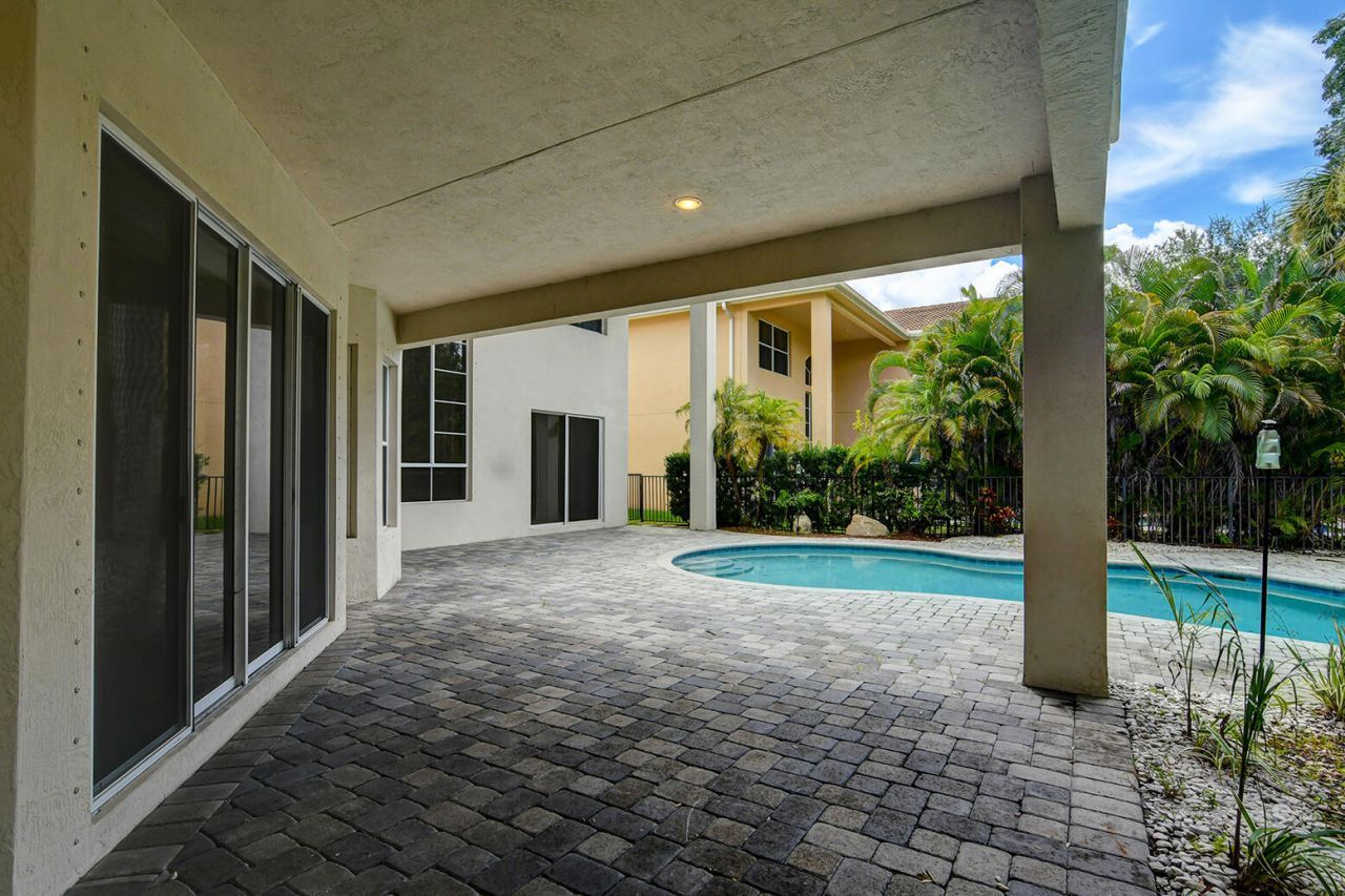 670 Edgebrook Lane, West Palm Beach, FL 33411 Photo