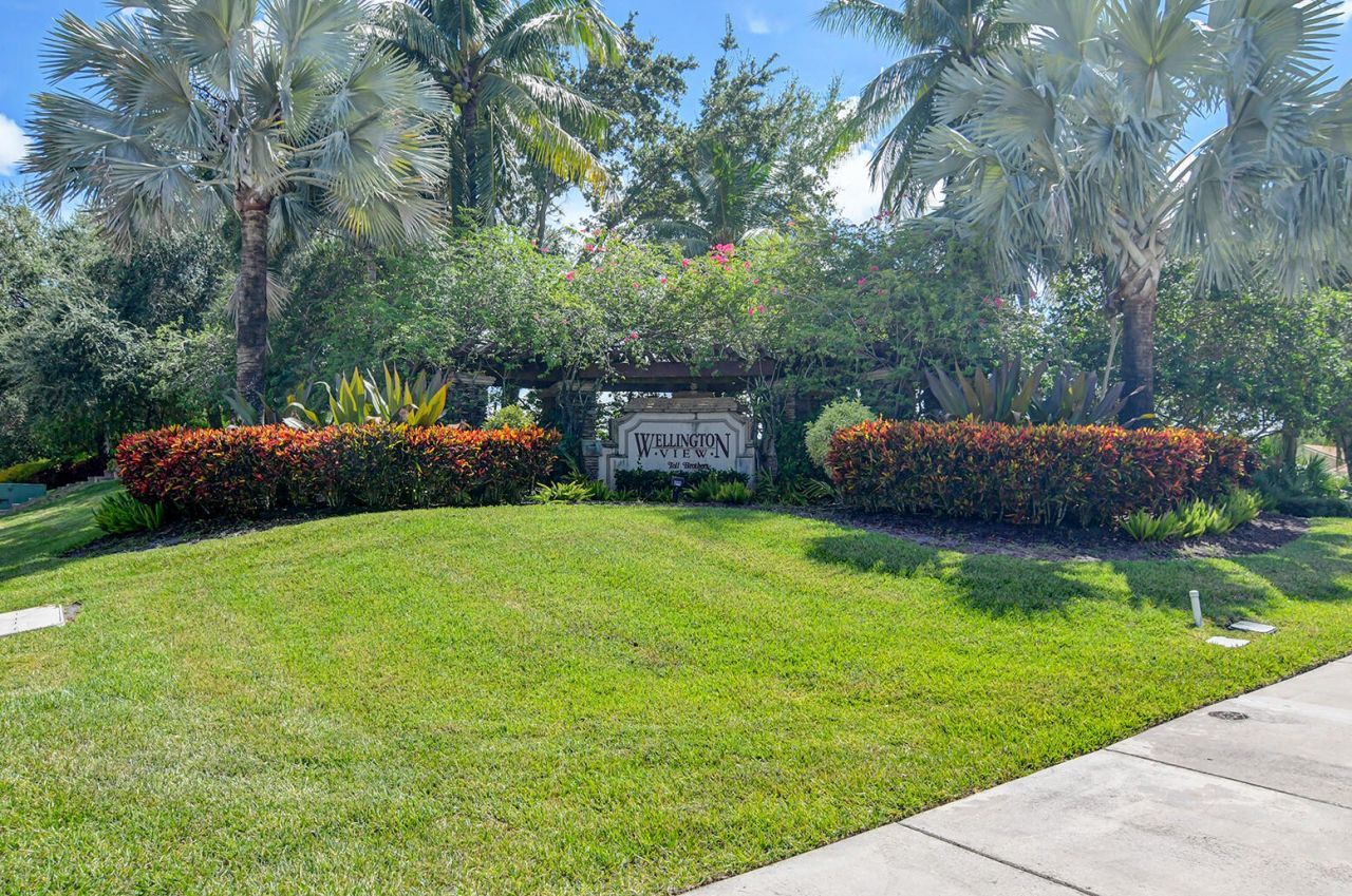 670 Edgebrook Lane, West Palm Beach, FL 33411 Photo