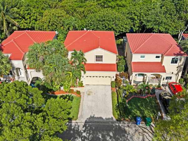 483 NW 87th Terrace, Coral Springs, FL 33071