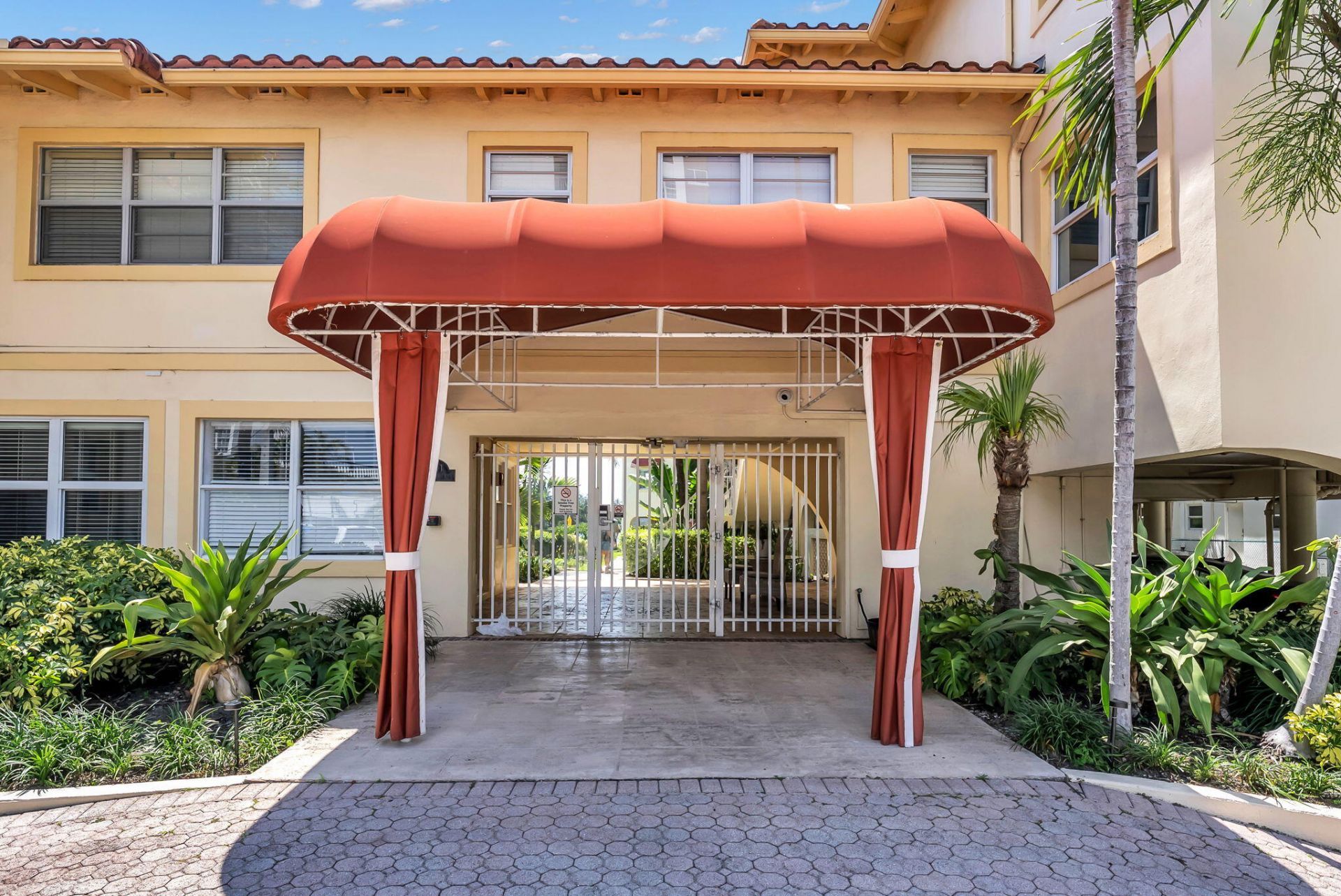 341 N Birch Road, Unit 206, Fort Lauderdale, FL 33304 Photo