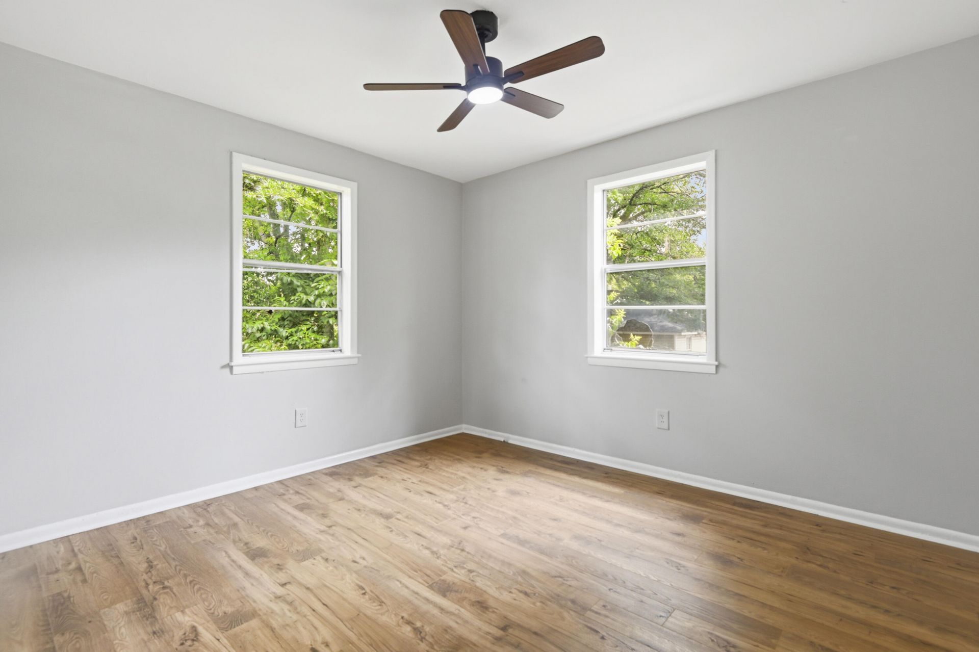 2321 Kent Avenue Photo 10
