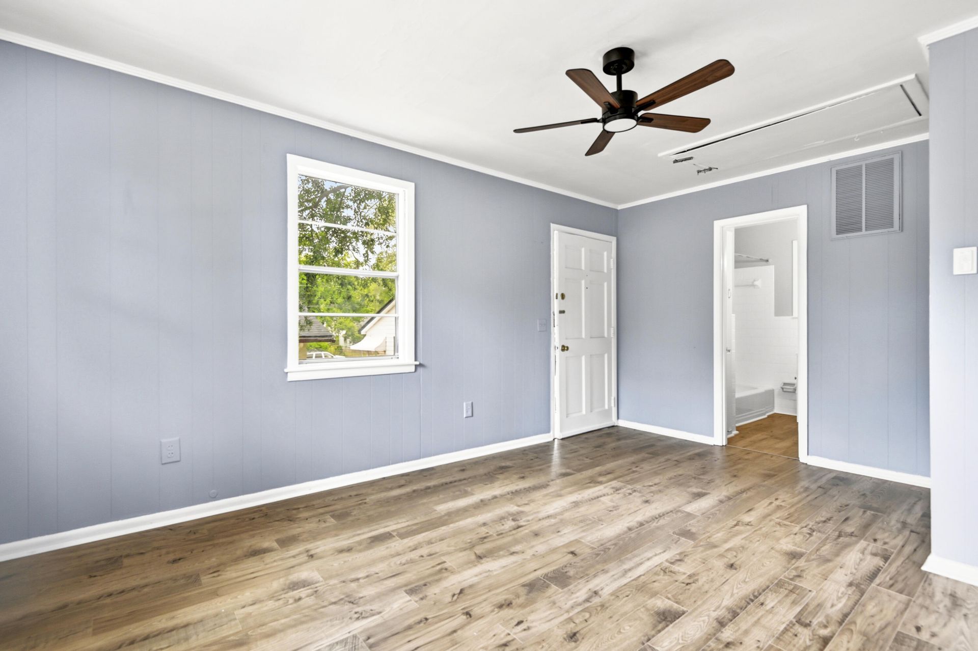 2321 Kent Avenue Photo 5