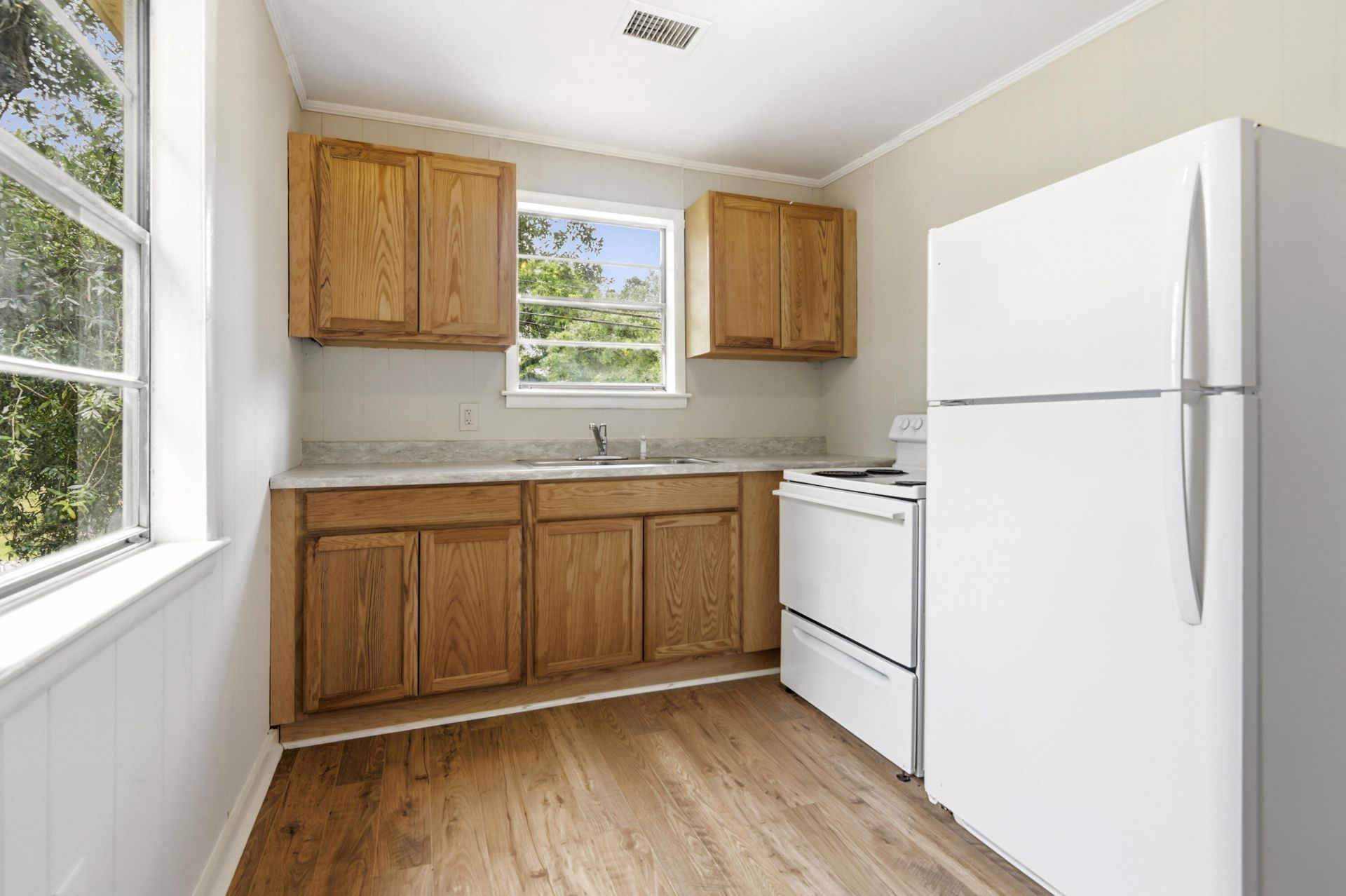 2321 Kent Avenue Photo 8