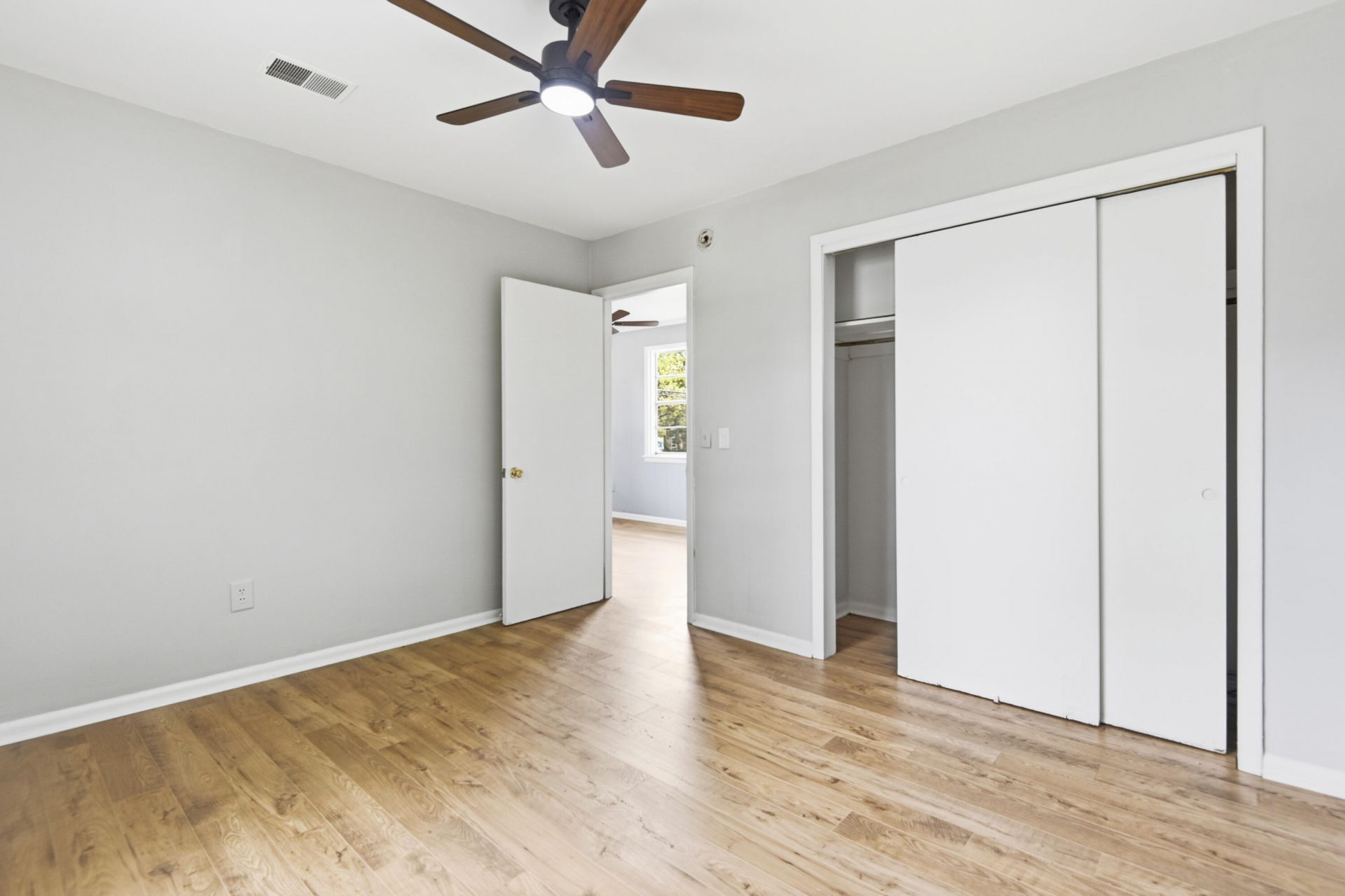 2321 Kent Avenue Photo 9