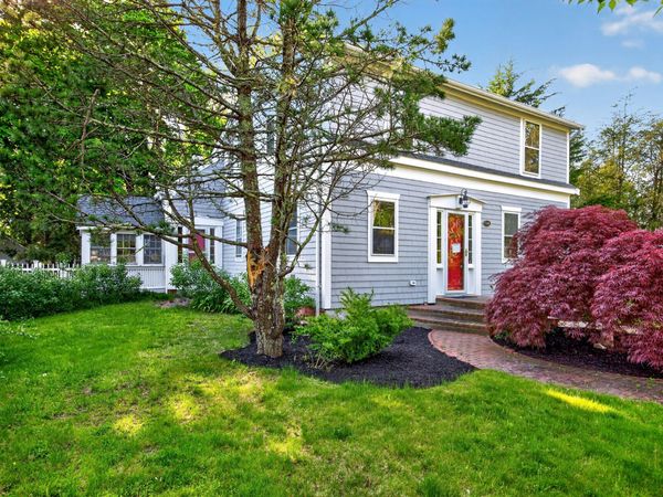 120 Ocean View Avenue , Cotuit, MA 02635