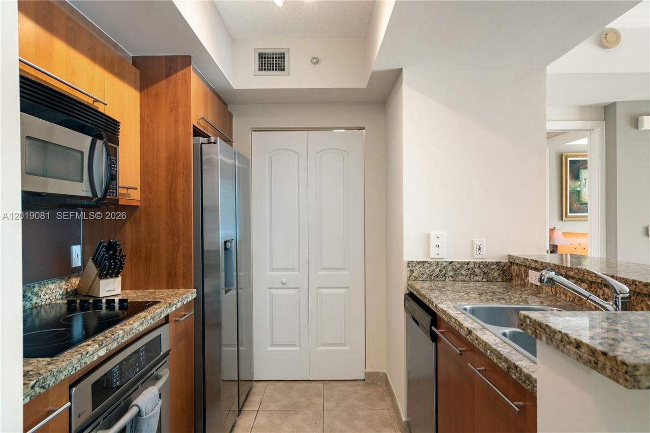 110 Washington Ave, Unit 2520, Miami Beach, FL 33139 Photo