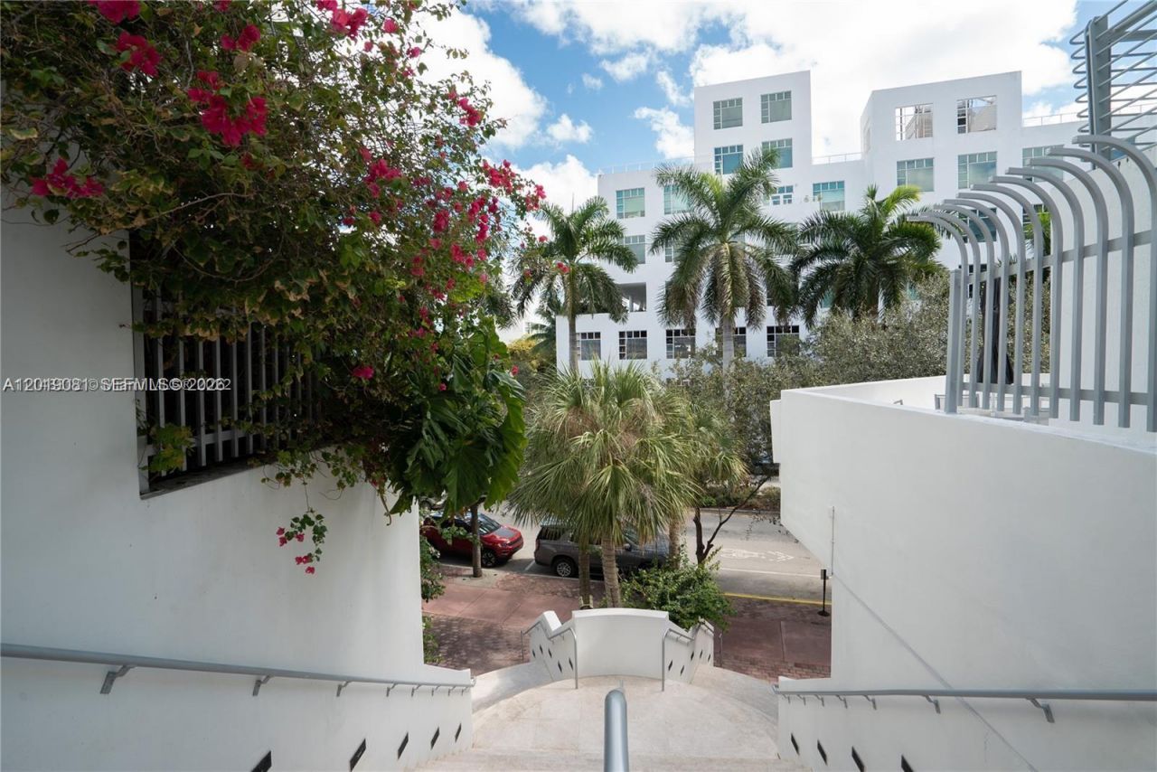 110 Washington Ave , Unit 2520, Miami Beach, FL 33139 Photo