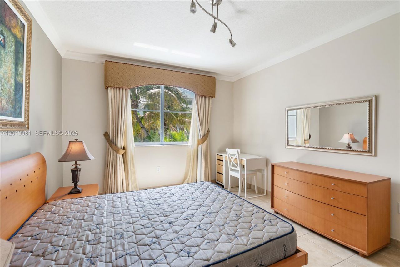 110 Washington Ave, Unit 2520, Miami Beach, FL 33139 Photo