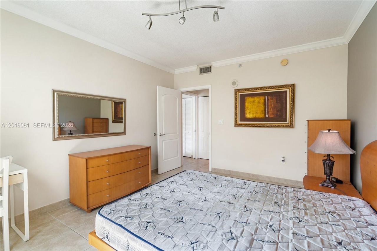 110 Washington Ave, Unit 2520, Miami Beach, FL 33139 Photo