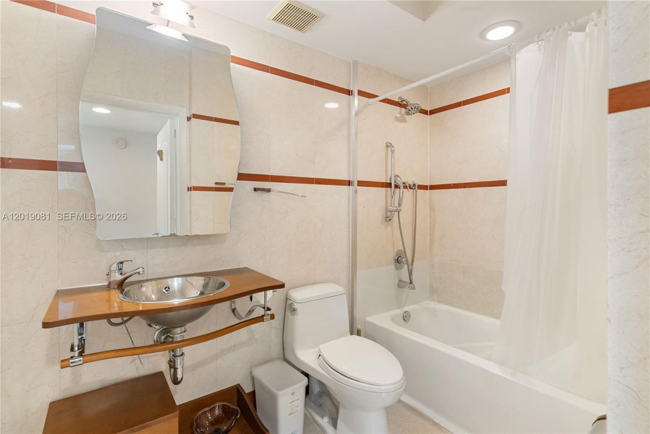 110 Washington Ave, Unit 2520, Miami Beach, FL 33139 Photo