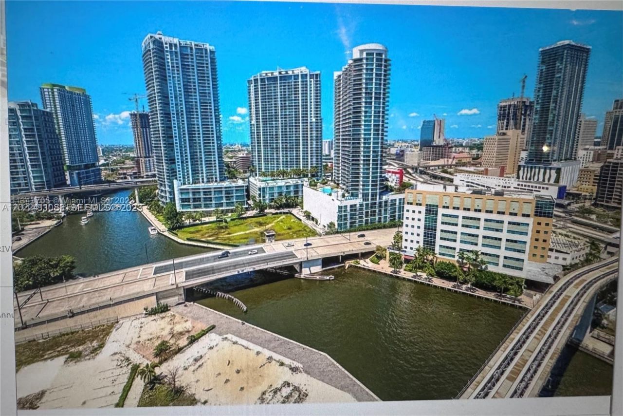 31 SE 5th St , Unit 2507, Miami, FL 33131 Photo