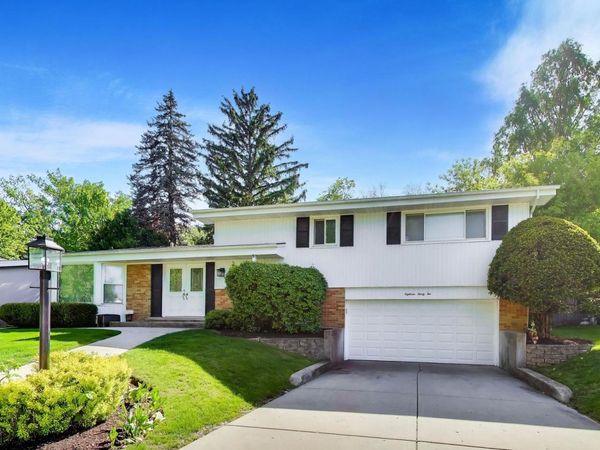 1832 Smith Road , Northbrook, IL 60062