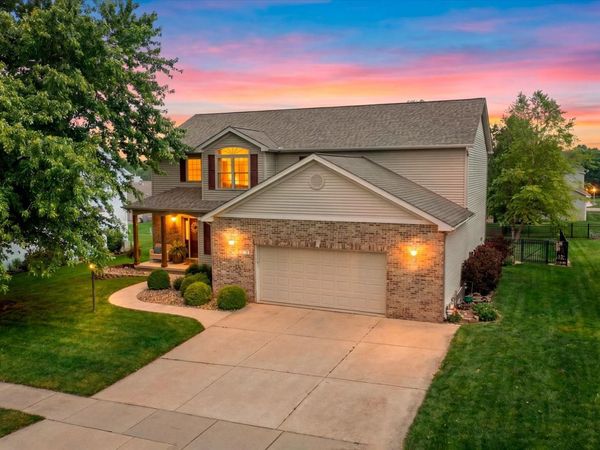 704 Hawk Drive , Mahomet, IL 61853