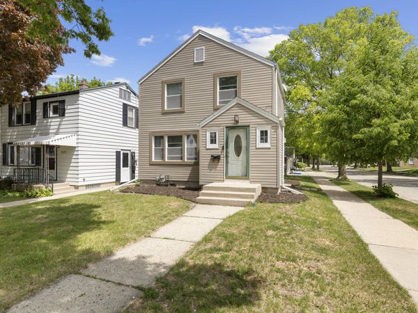 2476 S 75th St, West Allis, WI 53219