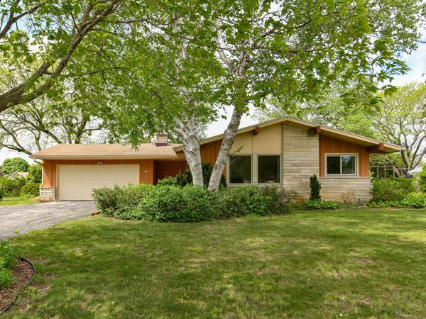 4585 S Harland Dr, New Berlin, WI 53151