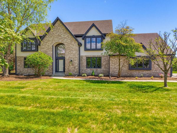 278 Mulberry Dr, Delafield, WI 53018