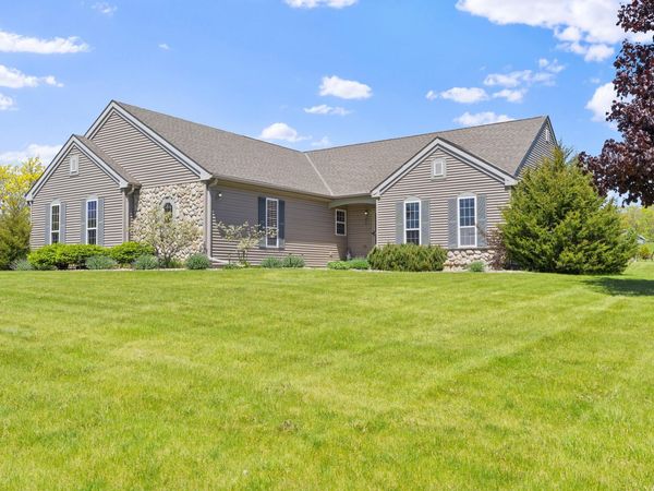 S102W21550 Kelsey Dr, Muskego, WI 53150