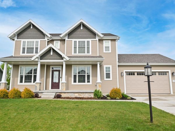 W201N5523 Magnolia Ln, Menomonee Falls, WI 53051