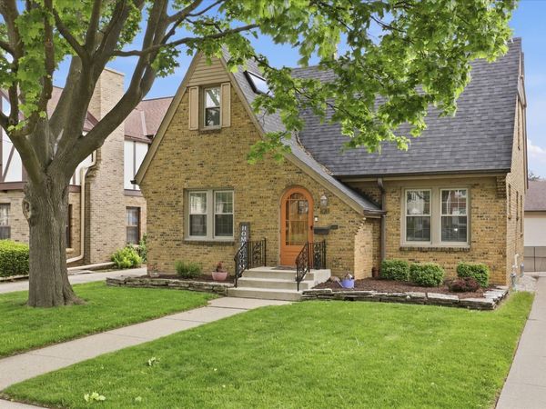 1011 Russet St, Racine, WI 53405