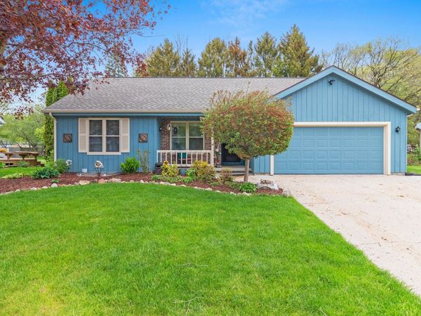 3718 Shepherd Ln, Manitowoc, WI 54220