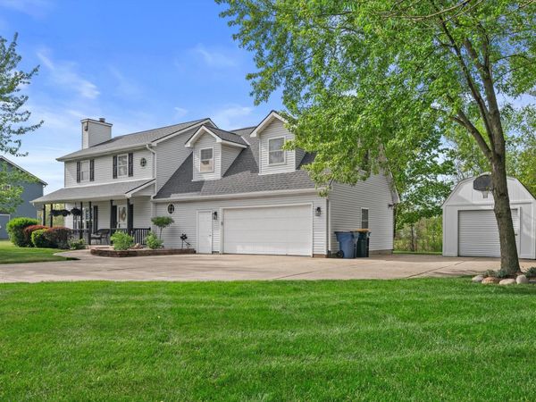 1202 W Oakwood Rd, Oak Creek, WI 53154