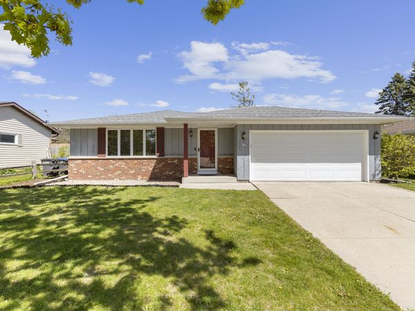 617 N 28th St, Sheboygan, WI 53081