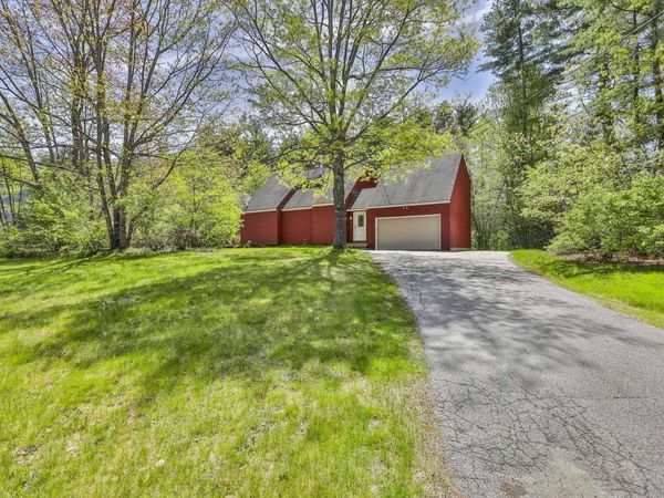 21 St Laurent Drive, Hudson, NH 03051