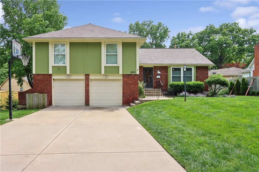 6911 E 128th Street, Grandview, MO 64030 Main Photo