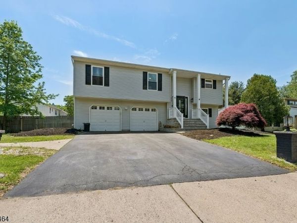 21 Cherry Bend Dr, Howell, NJ 07731