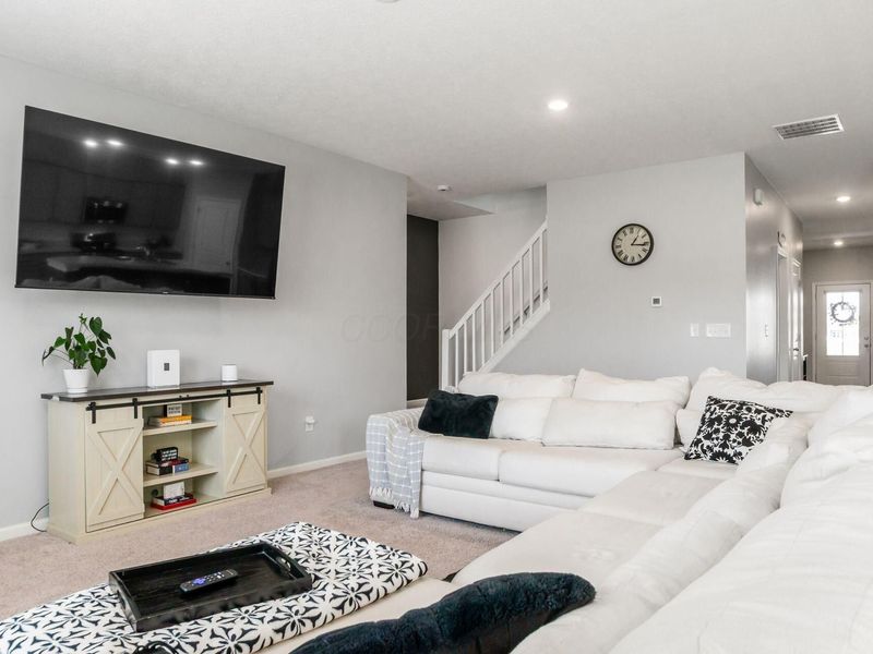 353 Jacob Lane, London, OH 43140 Photo 6