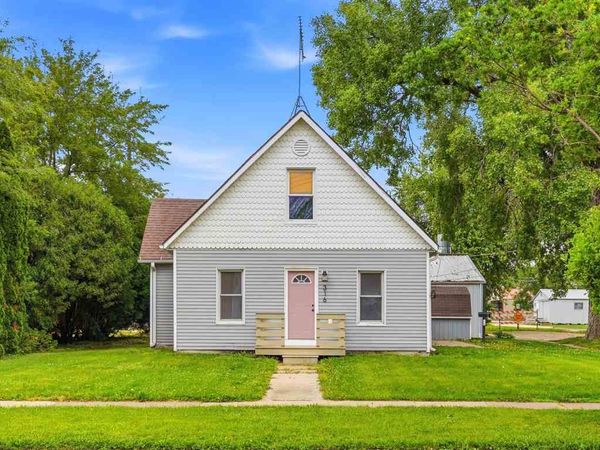 316 E 3rd St, Washington, IA 52353