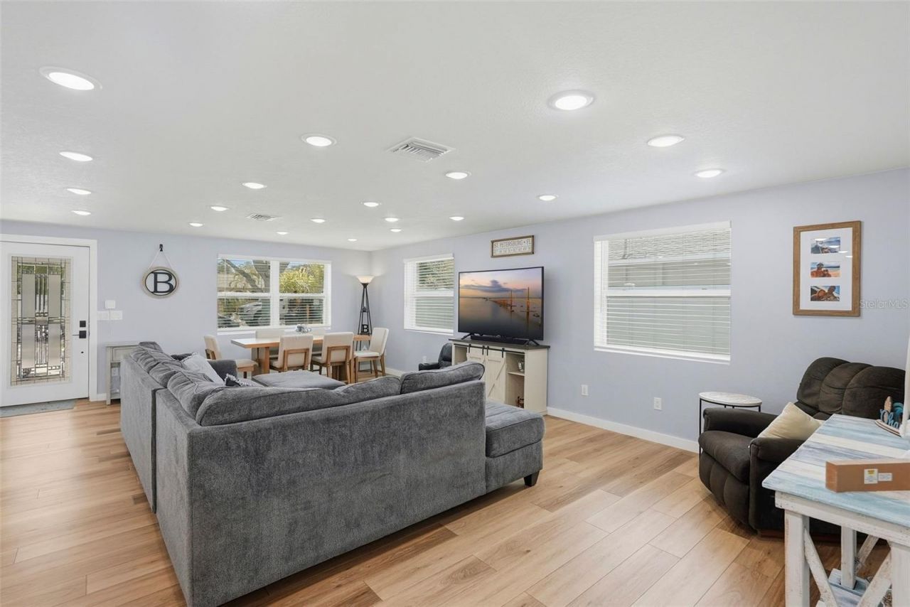 8015 28th Avenue N, Saint Petersburg, FL 33710 Photo